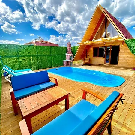 Refreshing Bungalow With Private Pool, Garden And Bbq In Casa de Férias *