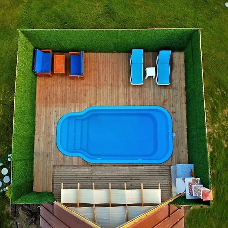 펜션 Refreshing Bungalow With Private Pool, Garden And Bbq In *