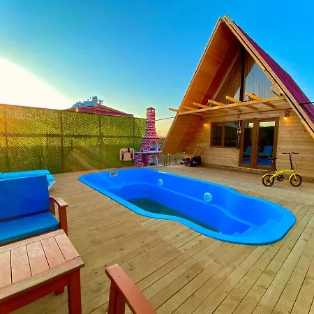 펜션 Refreshing Bungalow With Private Pool, Garden And Bbq In *