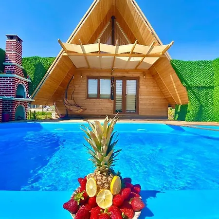 펜션 Refreshing Bungalow With Private Pool, Garden And Bbq In